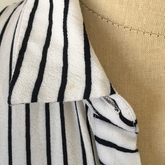 DO+BE long Striped black and white button top - Picture 5 of 6